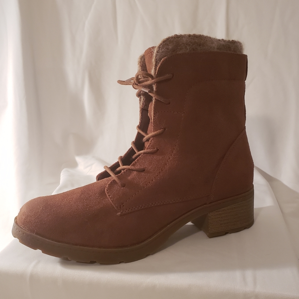 BOOTS ๐ข - Picture 2 of 4